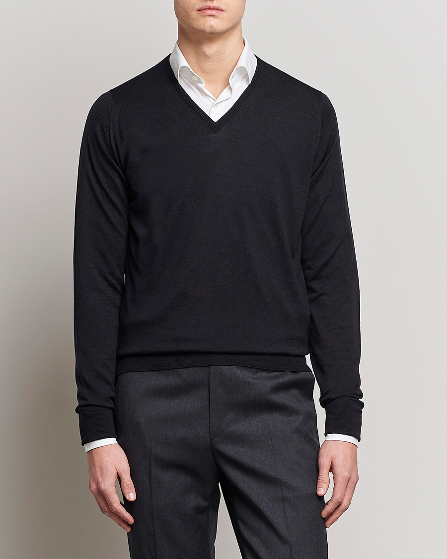 Men | Formal Wear | John Smedley | Bobby Extra Fine Merino V-Neck Pullover Black