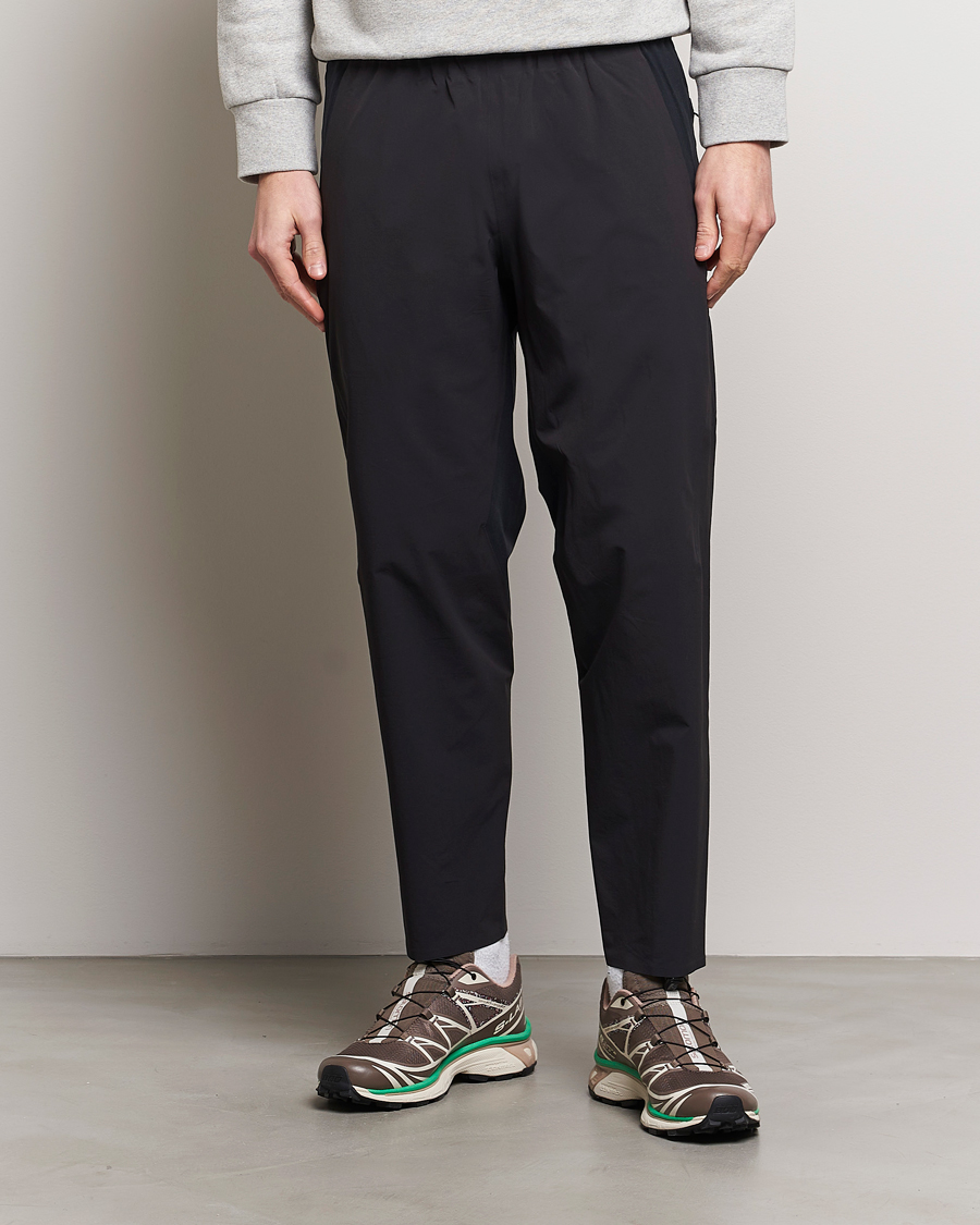 Men | Functional Trousers | Arc\'teryx Veilance | Secant Lightweight Casual Pants Black
