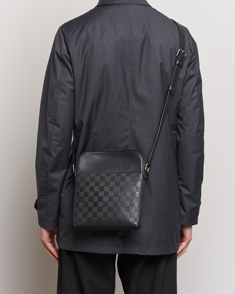 Men | Louis Vuitton Pre-Owned | Louis Vuitton Pre-Owned | Damier Infini Pochette District Shoulder Bag 