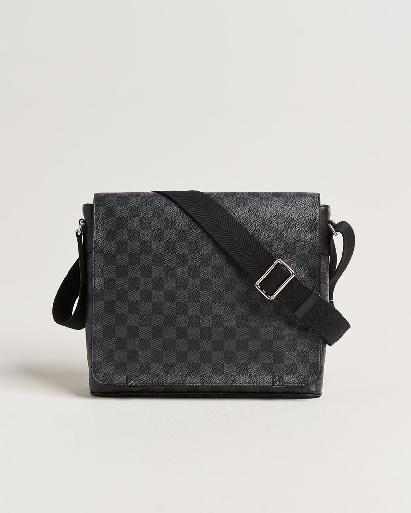 Louis Vuitton Pre-Owned Louis Vuitton District Messenger Bag MM Damier Graphite – Black