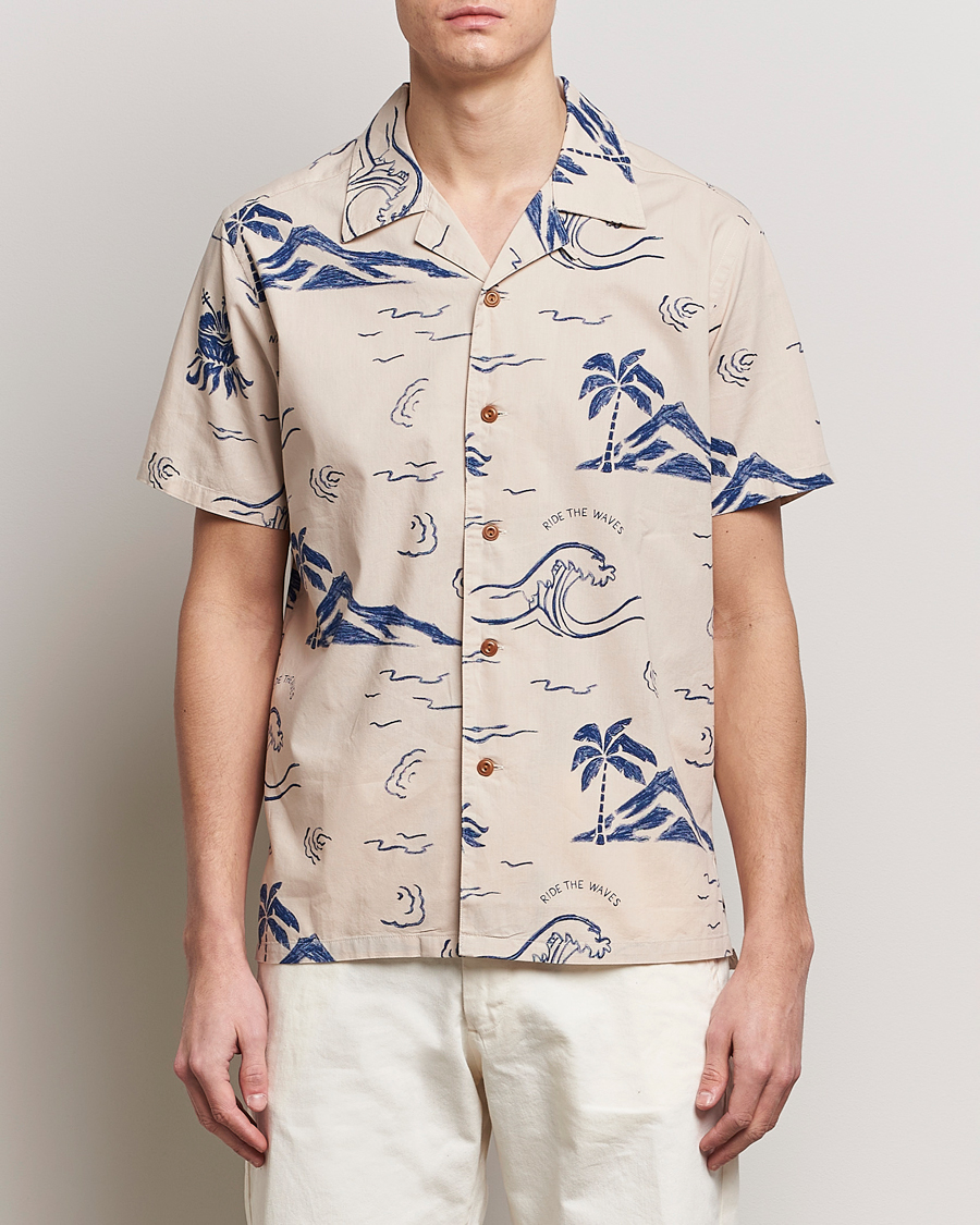 Men | Clothing | Nudie Jeans | Arvid Printed Waves Hawaii Short Sleeve Shirt Ecru
