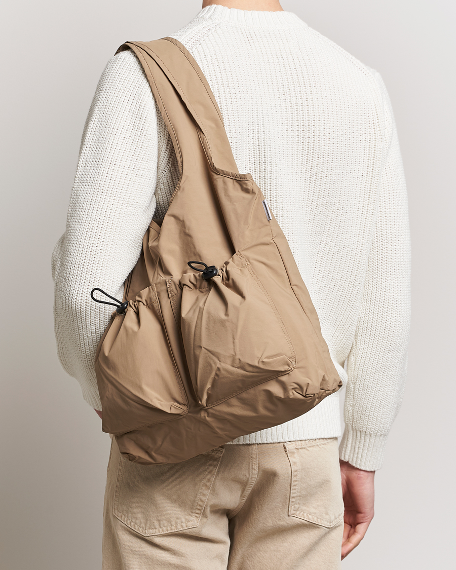 Men | Tote Bags | mazi untitled | Nylon Bore Bag Beige