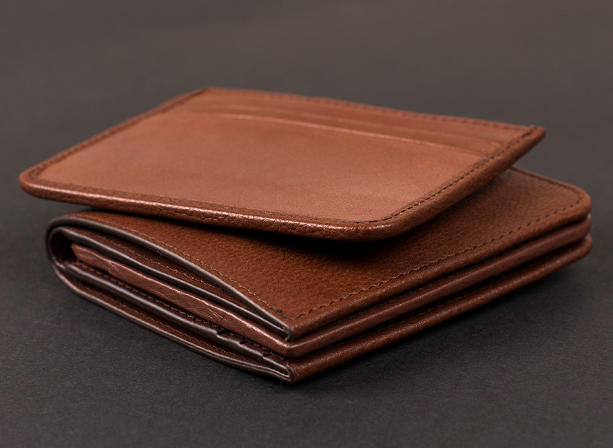 Plånboken - en stilig accessoar eller föråldrad och utan en riktig funktion?