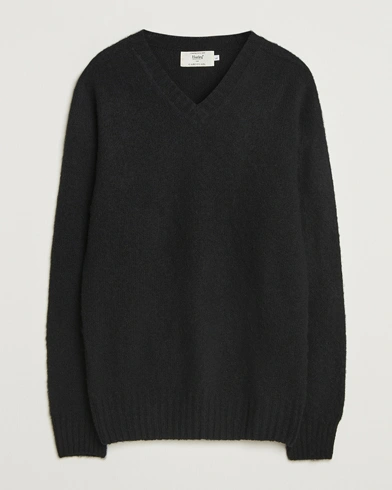Harley Of Scotland for Care of Carl Harley Of Scotland Brushed Supersoft Lambswool V-Neck Black – Black