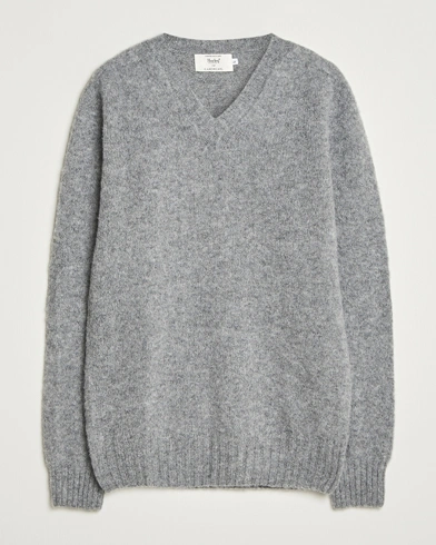 Harley Of Scotland for Care of Carl Harley Of Scotland Brushed Supersoft Lambswool V-Neck Mid Grey – Grey