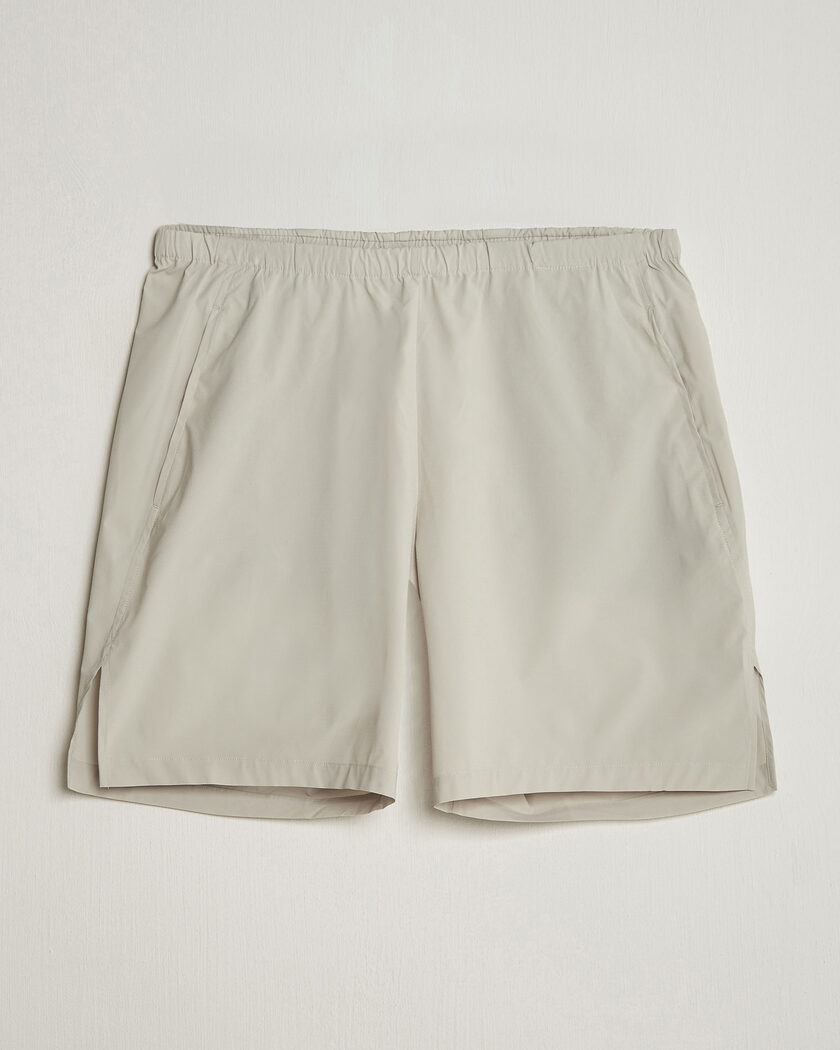 Houdini Pace Light Shorts Greenish Grey – Grey
