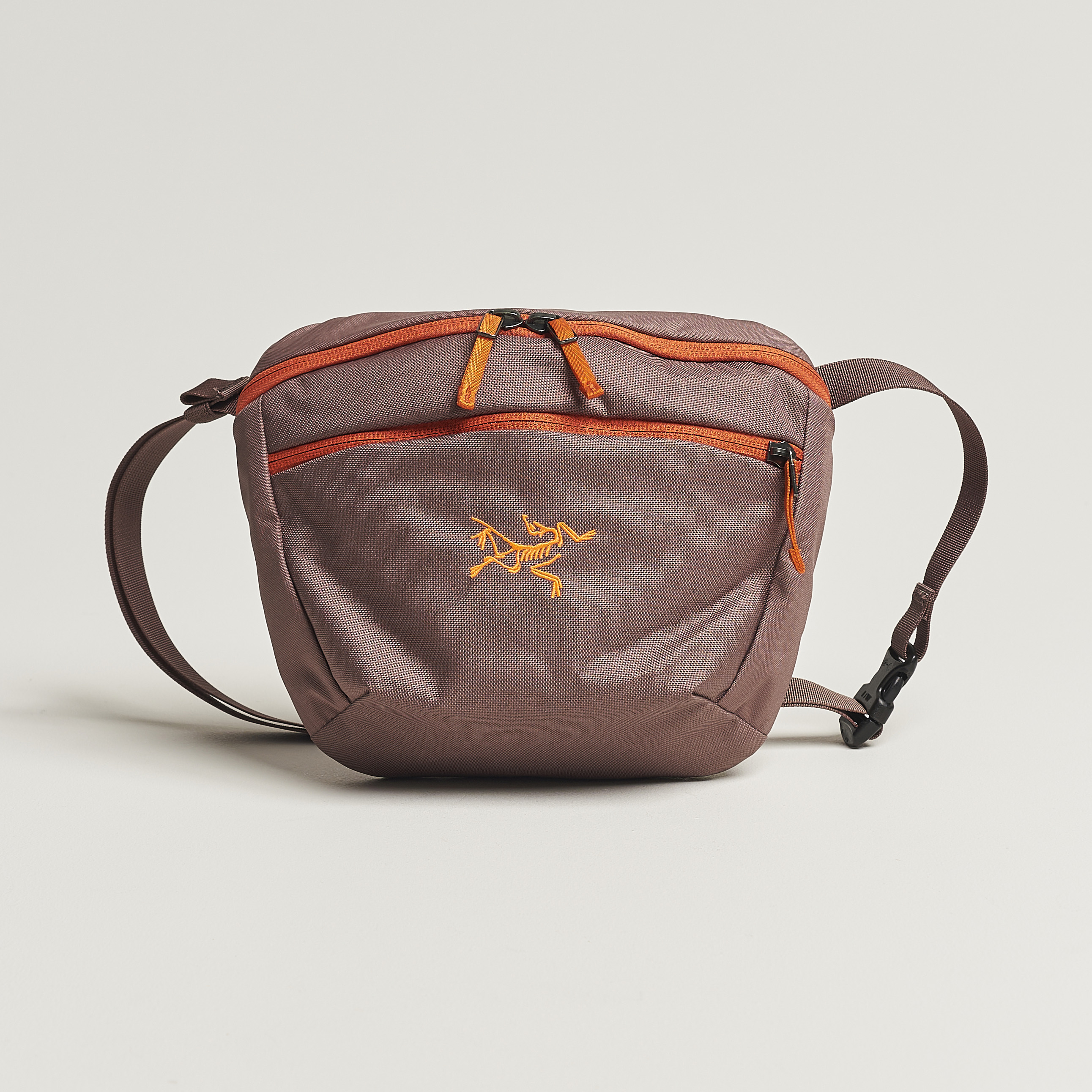 Arc'teryx Mantis 2 Waist Pack Velvet Sand/Phenom at CareOfCarl.com