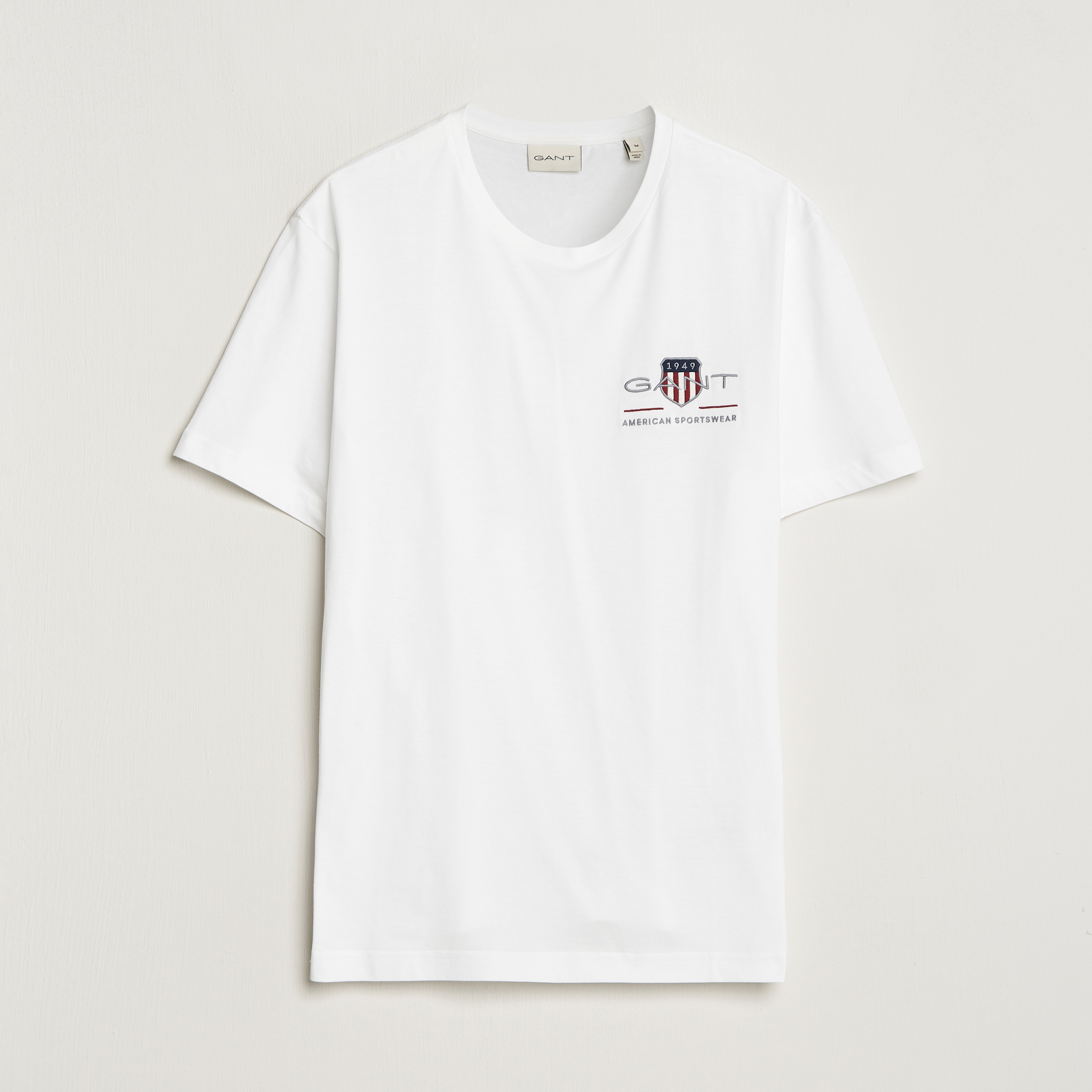 GANT Archive Shield Small Logo White at T-Shirt
