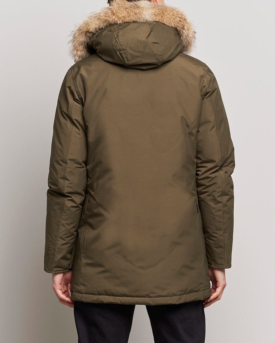 Canada goose hotsell vs woolrich 1830