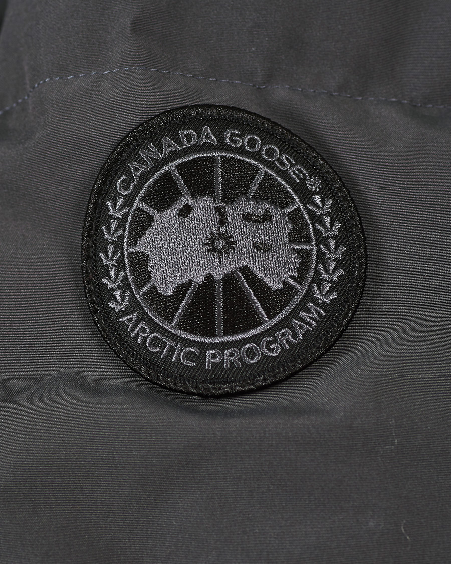 Canada goose discount logo black