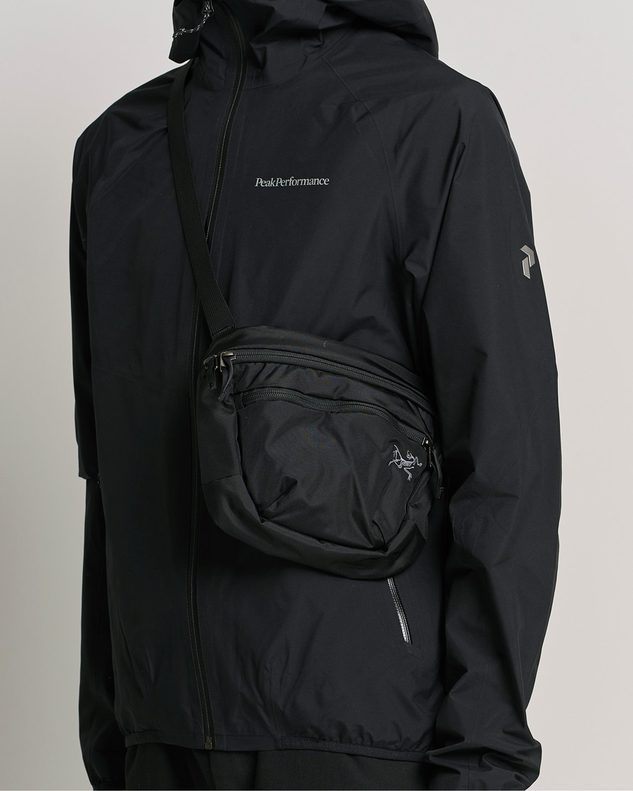 Arc'teryx Mantis 2 Waistpack Black at CareOfCarl.com