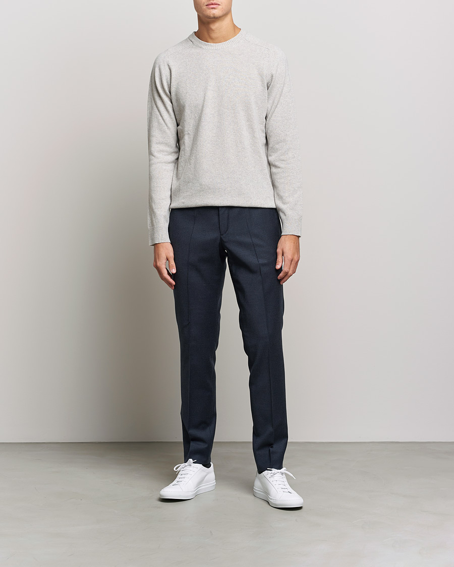 pleated casual trousers in soft wool-flannel