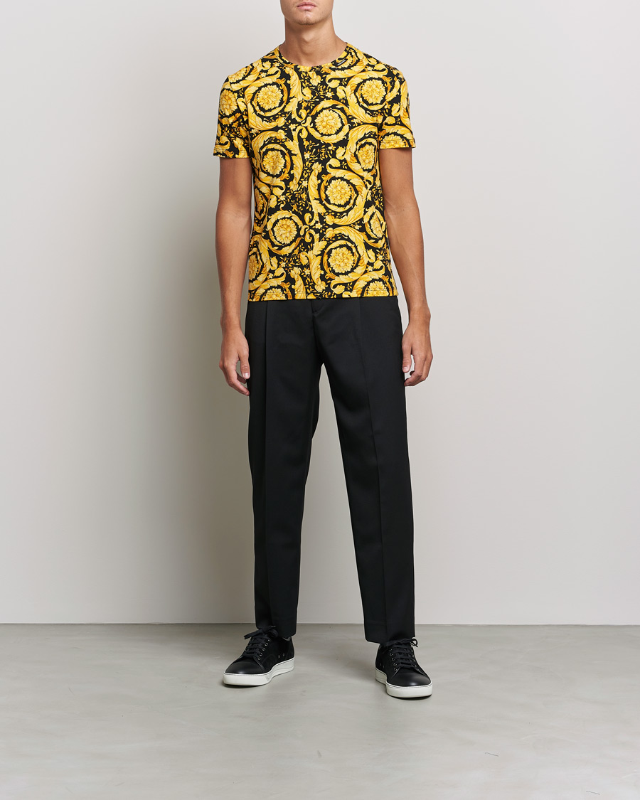 Versace t shirt mens black hot sale and gold