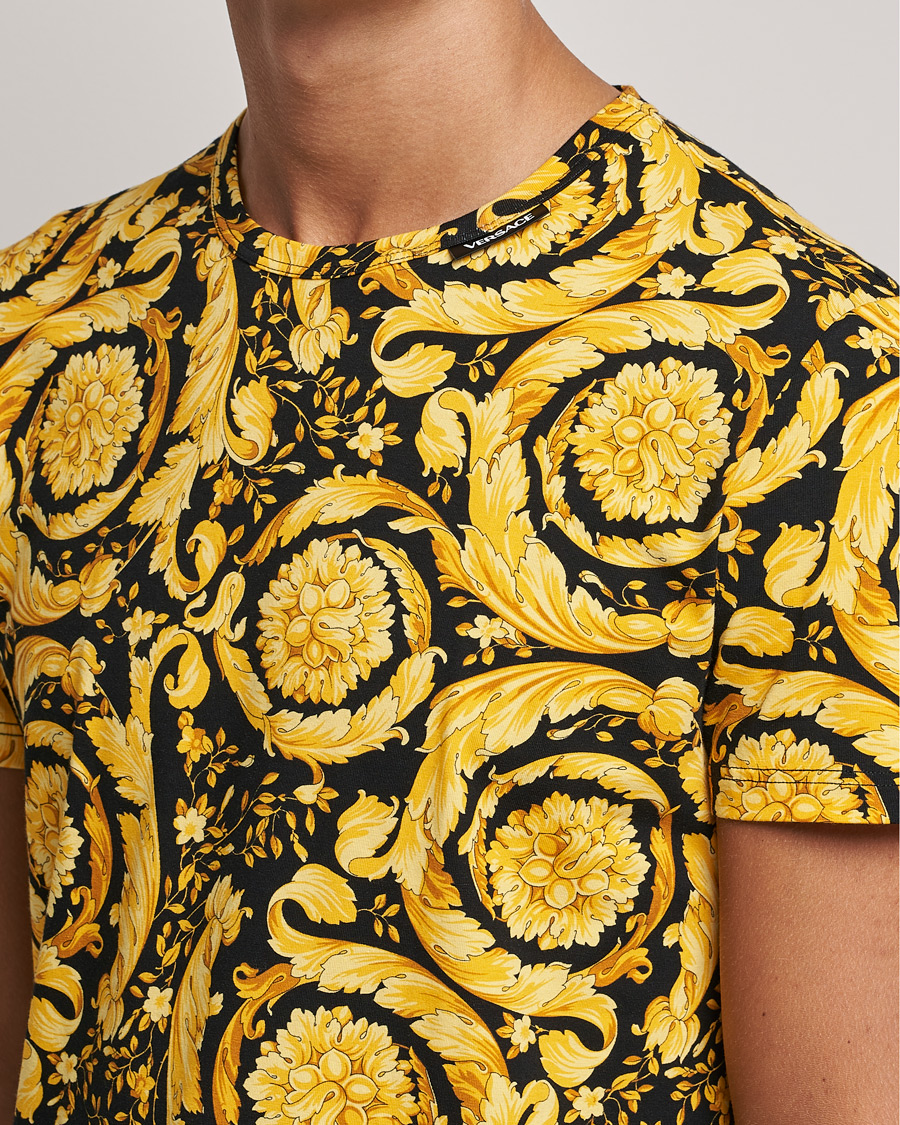 Black gold outlet versace shirt