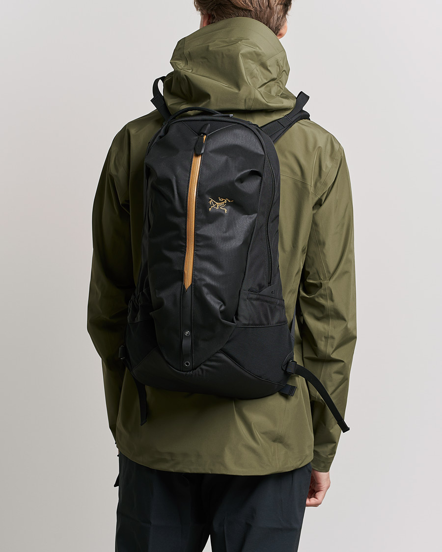 Arcteryx arro 22 backpack black sapphire best sale