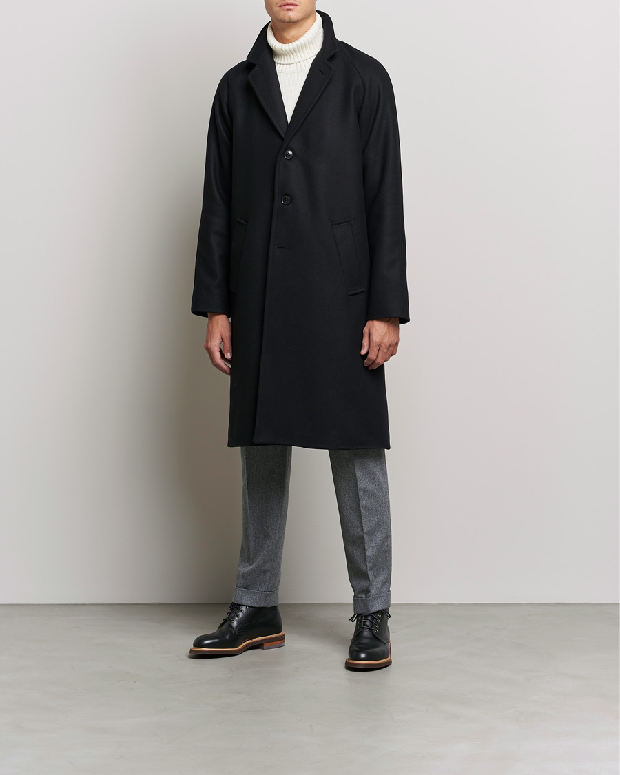 Gloverall Chesterfield Wool/Cashmere Raglan Coat Black at