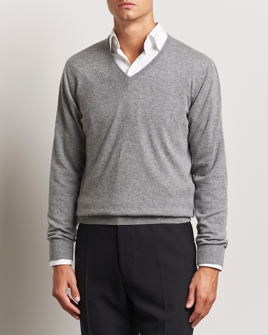 V neck outlet jumper grey