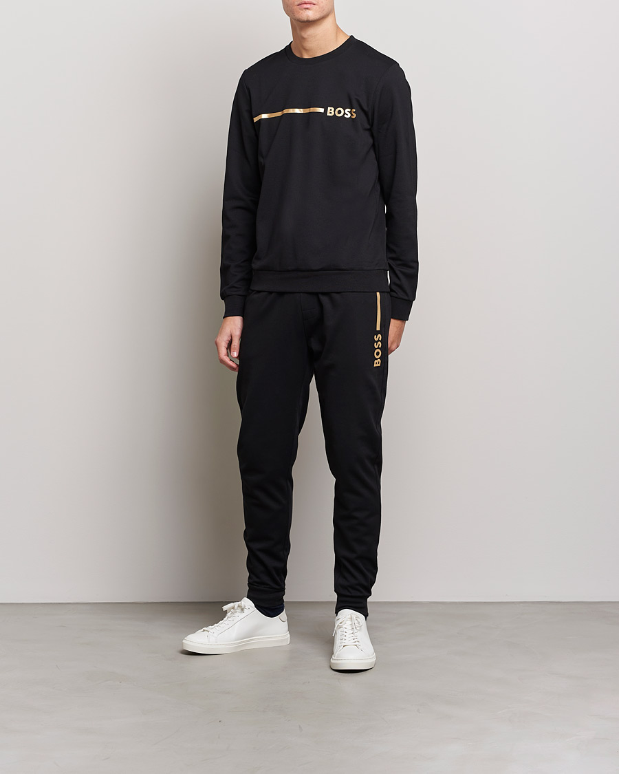 Hugo boss gold outlet and black tracksuit