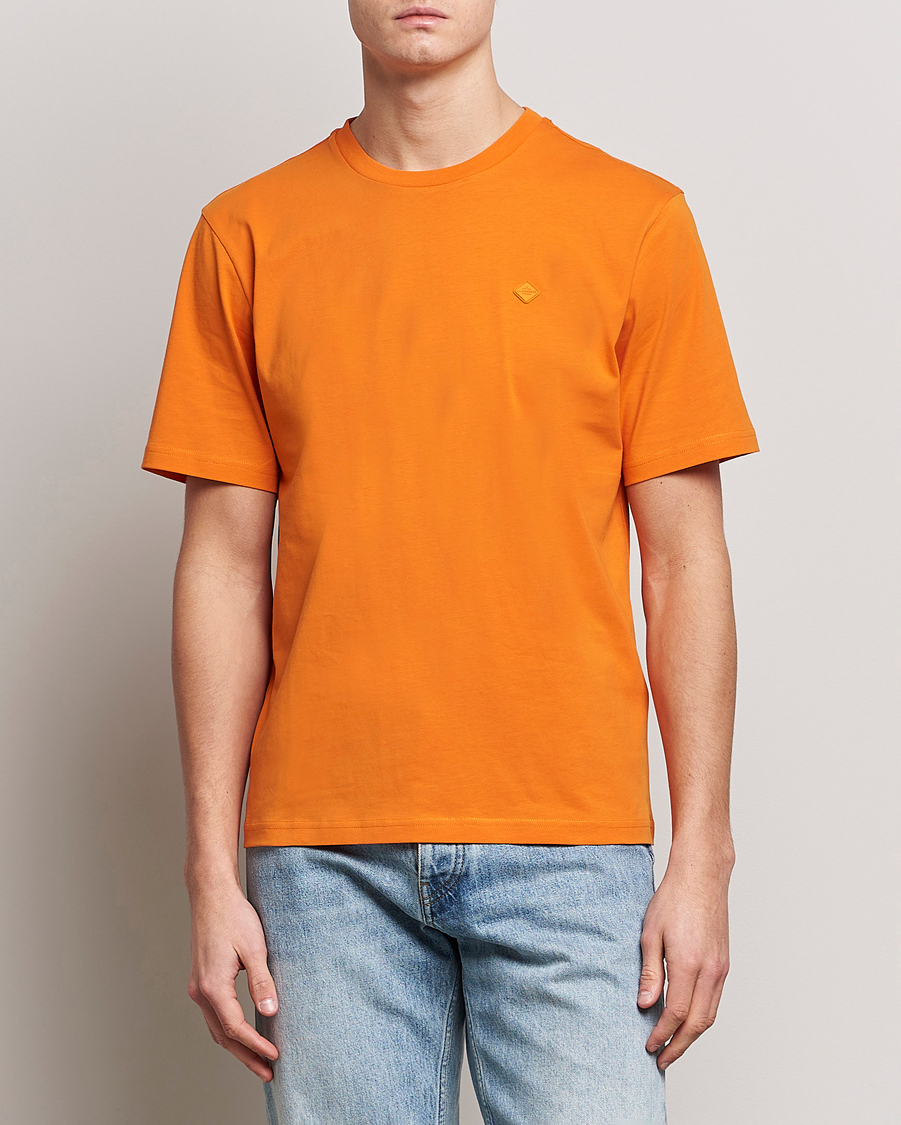 Orange t shirt outfit 2025 men