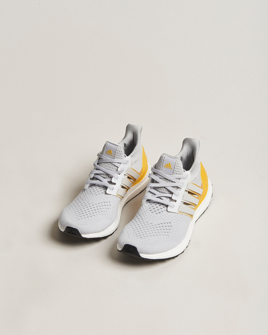 Adidas ultra clearance boost gold xs