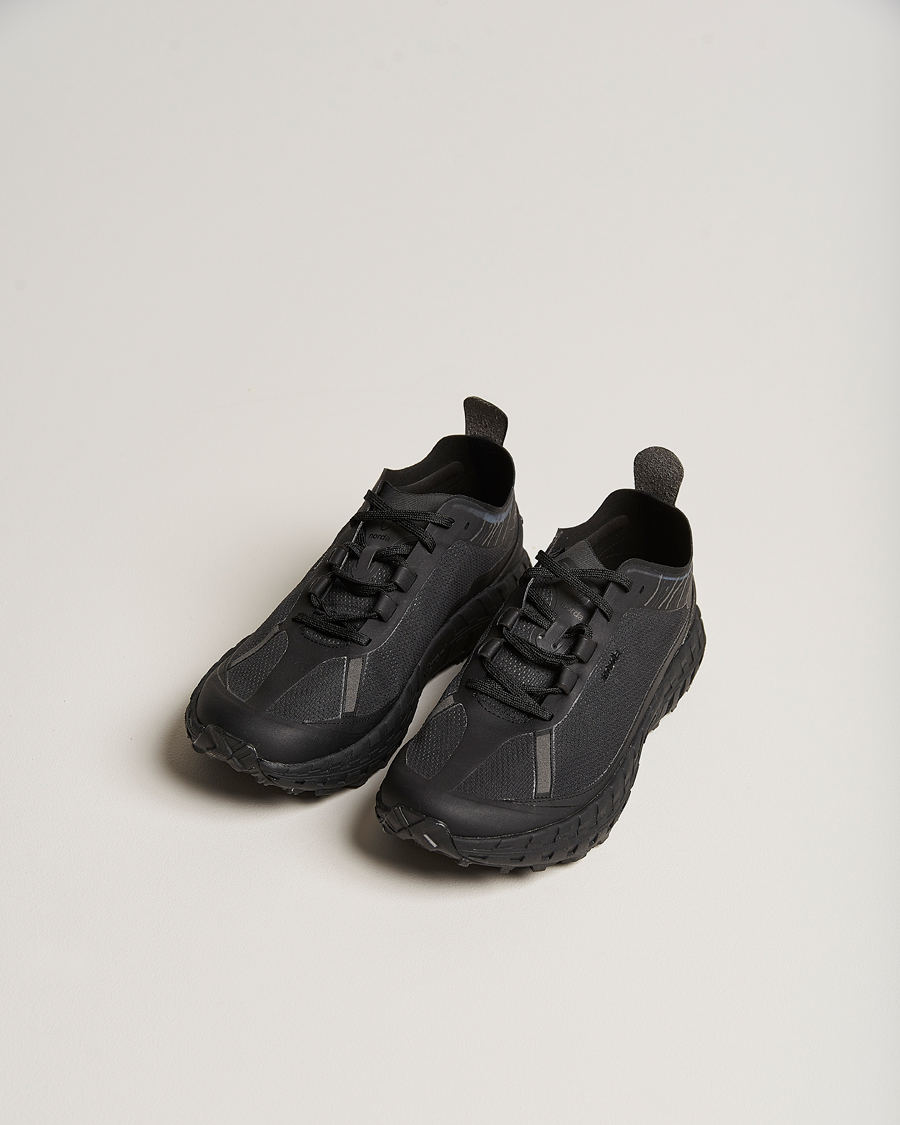 All black running outlet sneakers