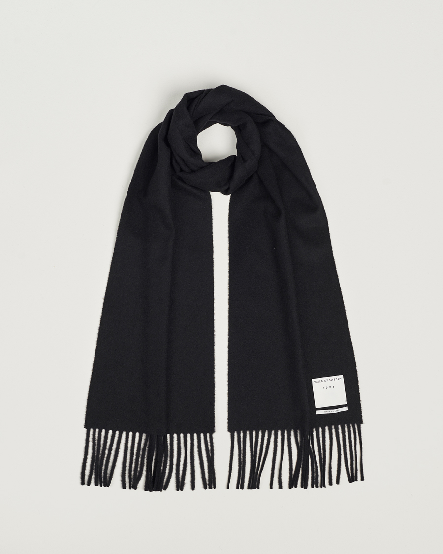 Fred Perry Twin Tipped Merino Wool Scarf Black at CareOfCarl.com