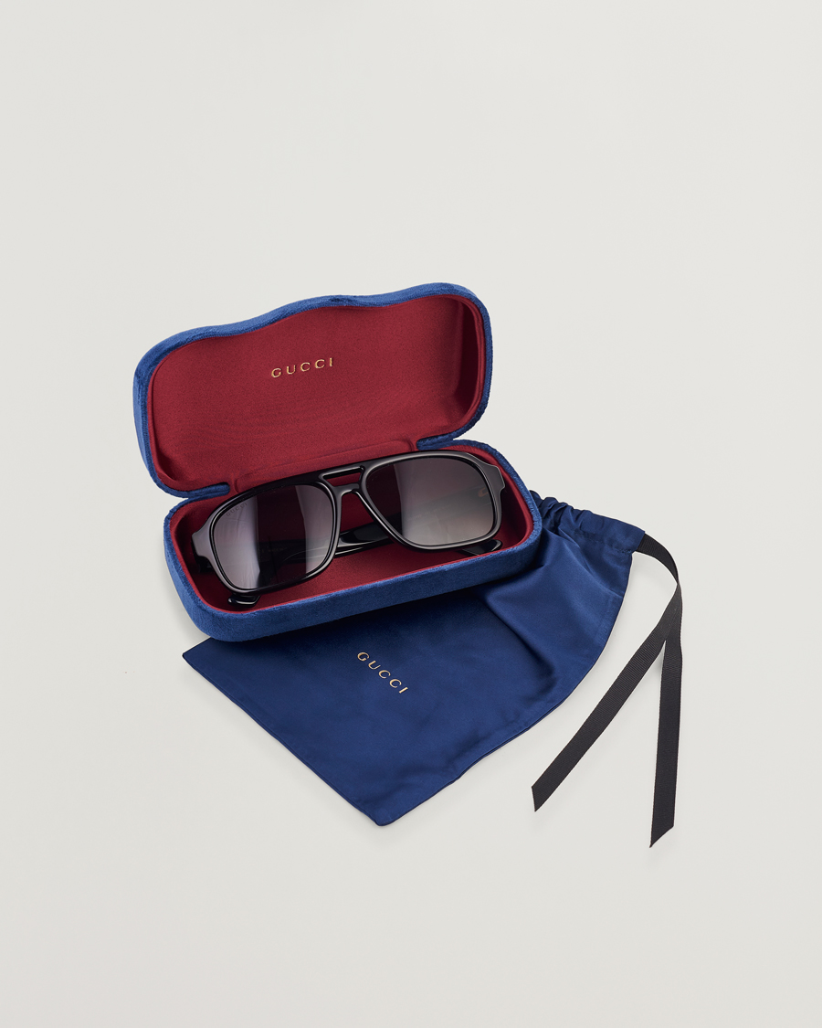 Outlet Gucci sunglasses with case