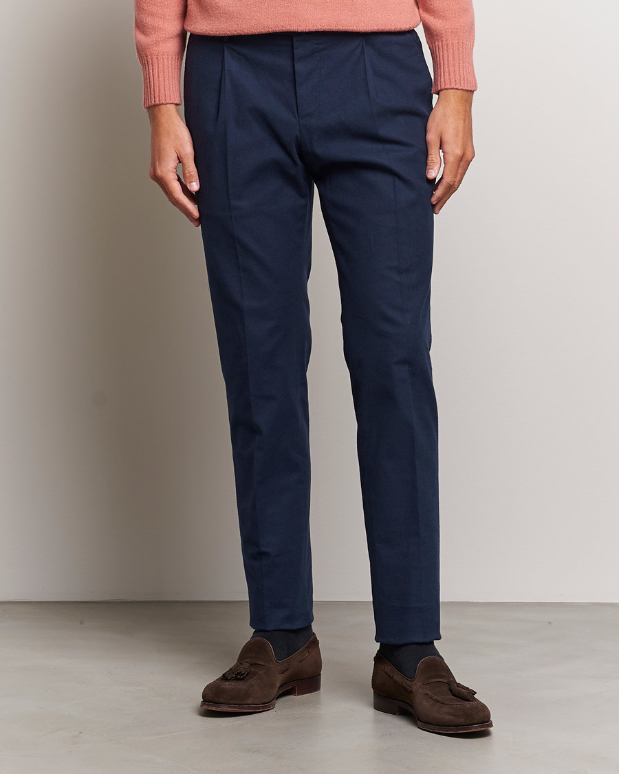 Buy Scotch  Soda Night Straight Fit Pleated Trousers for Men Online  Tata  CLiQ Luxury