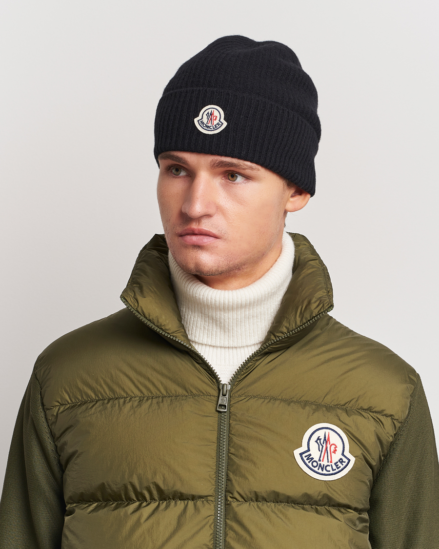 Moncler black hot sale bobble hat