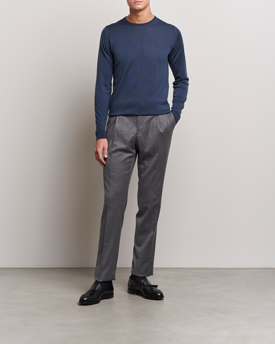 Men | Sweaters & Knitwear | John Smedley | Lundy Extra Fine Merino Crew Neck Smoke Blue
