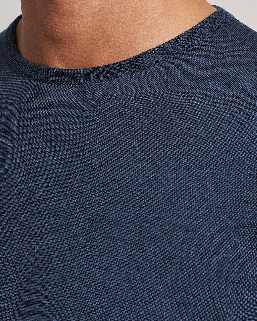 Men | Sweaters & Knitwear | John Smedley | Lundy Extra Fine Merino Crew Neck Smoke Blue