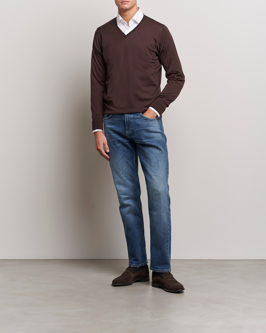 John Smedley Bobby Extra Fine Merino V-Neck Pullover Truffle Brown