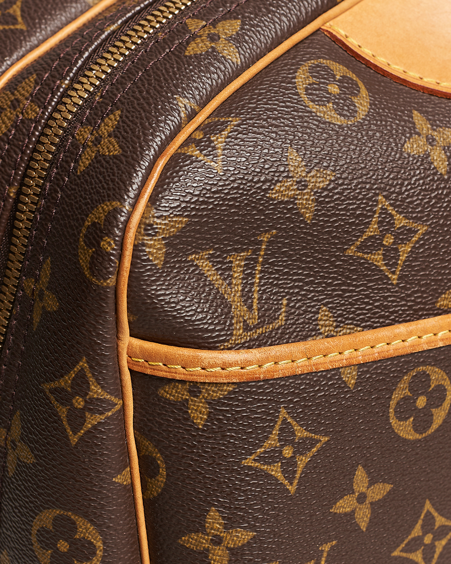 Louis Vuitton Deauville - Review and What's In My Bag 
