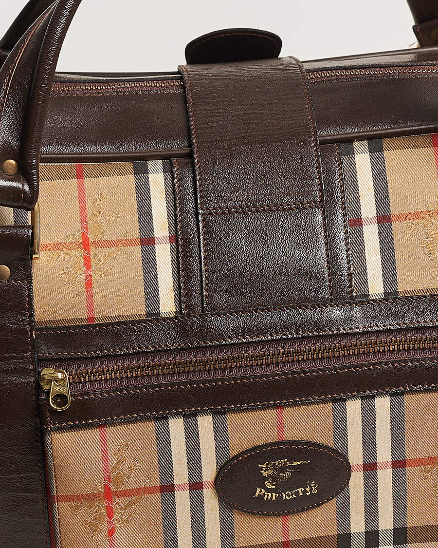 Burberry carry store on luggage