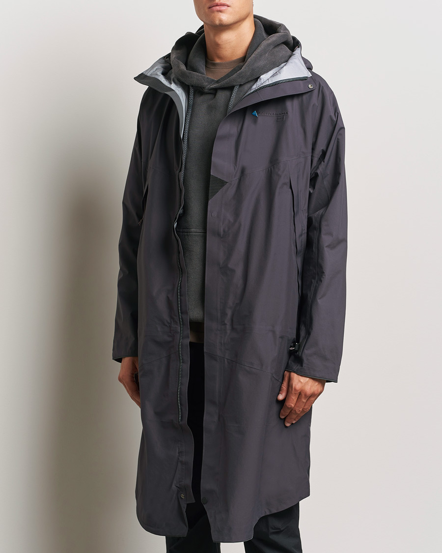 Men | Clothing | Klättermusen | Syr Waterproof Hood Parka Raven