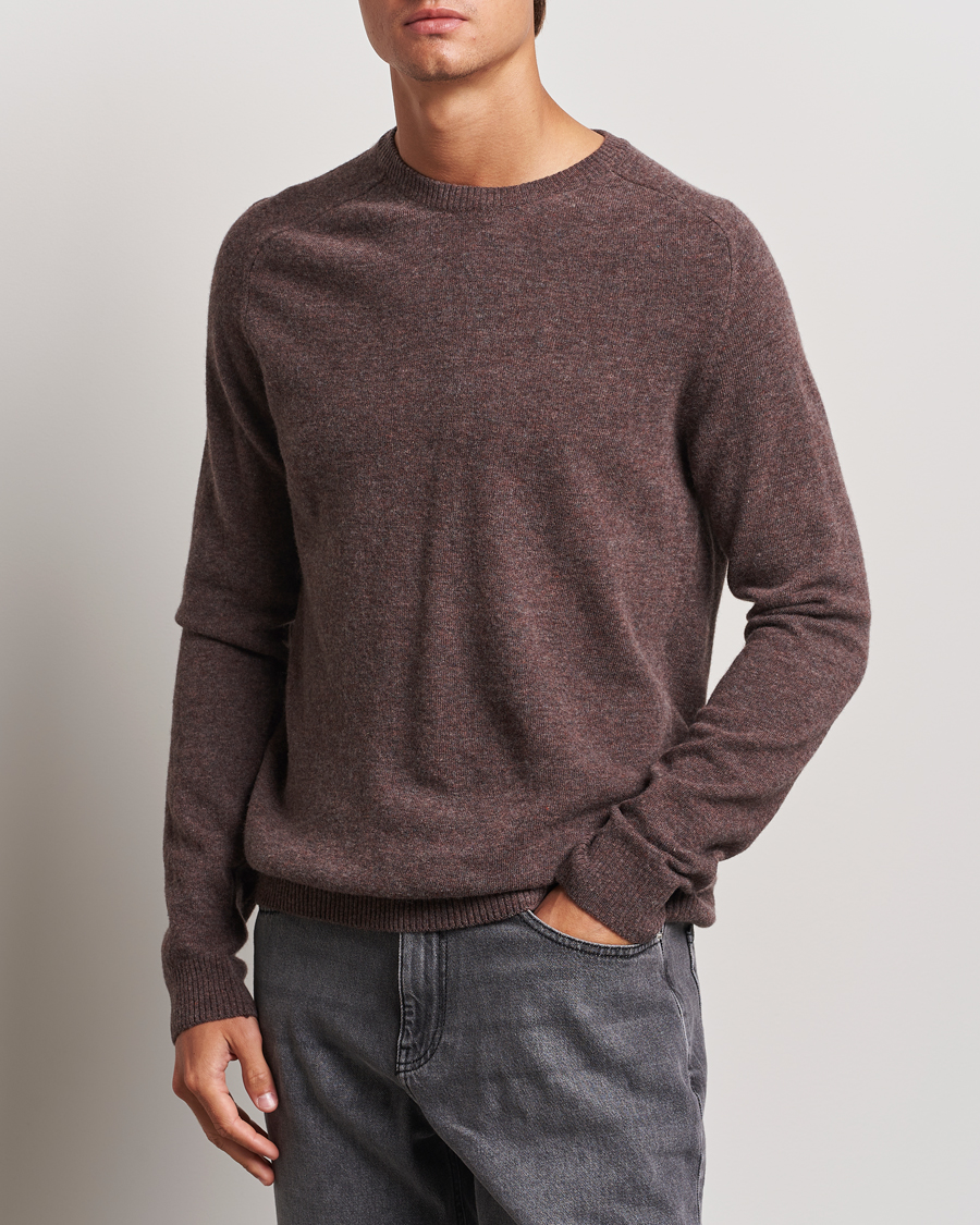 Men | Knitted Jumpers | KnowledgeCotton Apparel | Lambswool Roundneck Brown