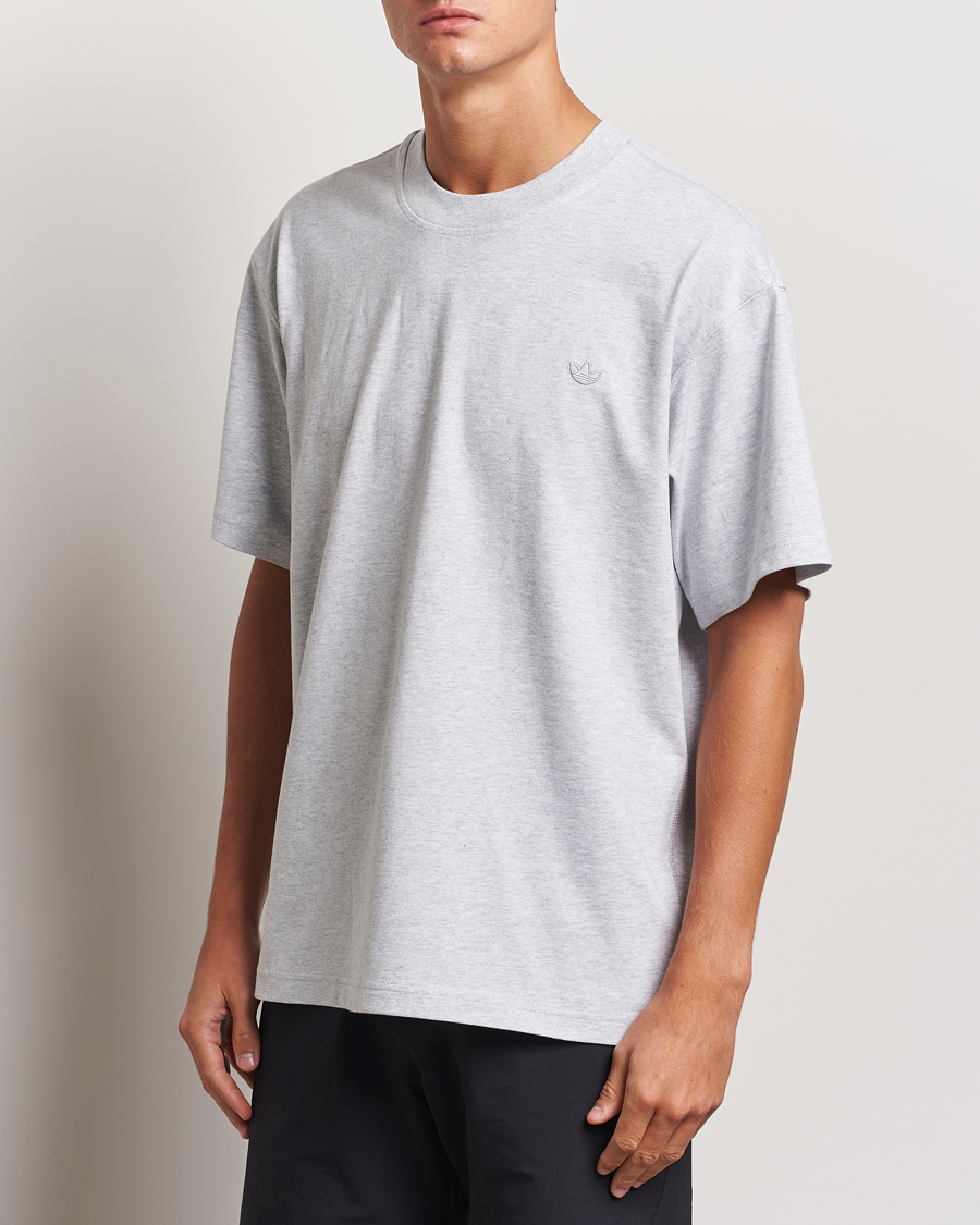 Men |  | adidas Originals | Essential Crew Neck T-Shirt Light Grey