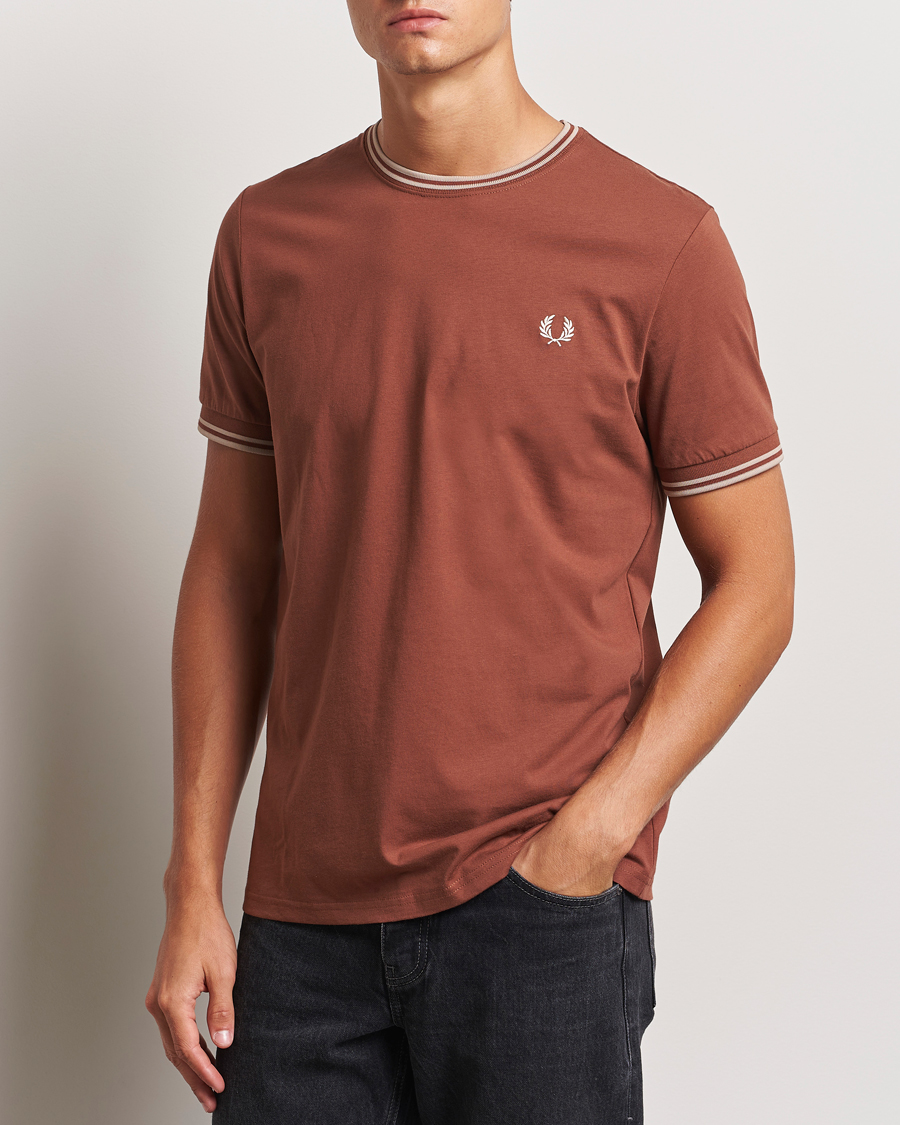 Men |  | Fred Perry | Twin Tipped T-Shirt Whiskey Brown