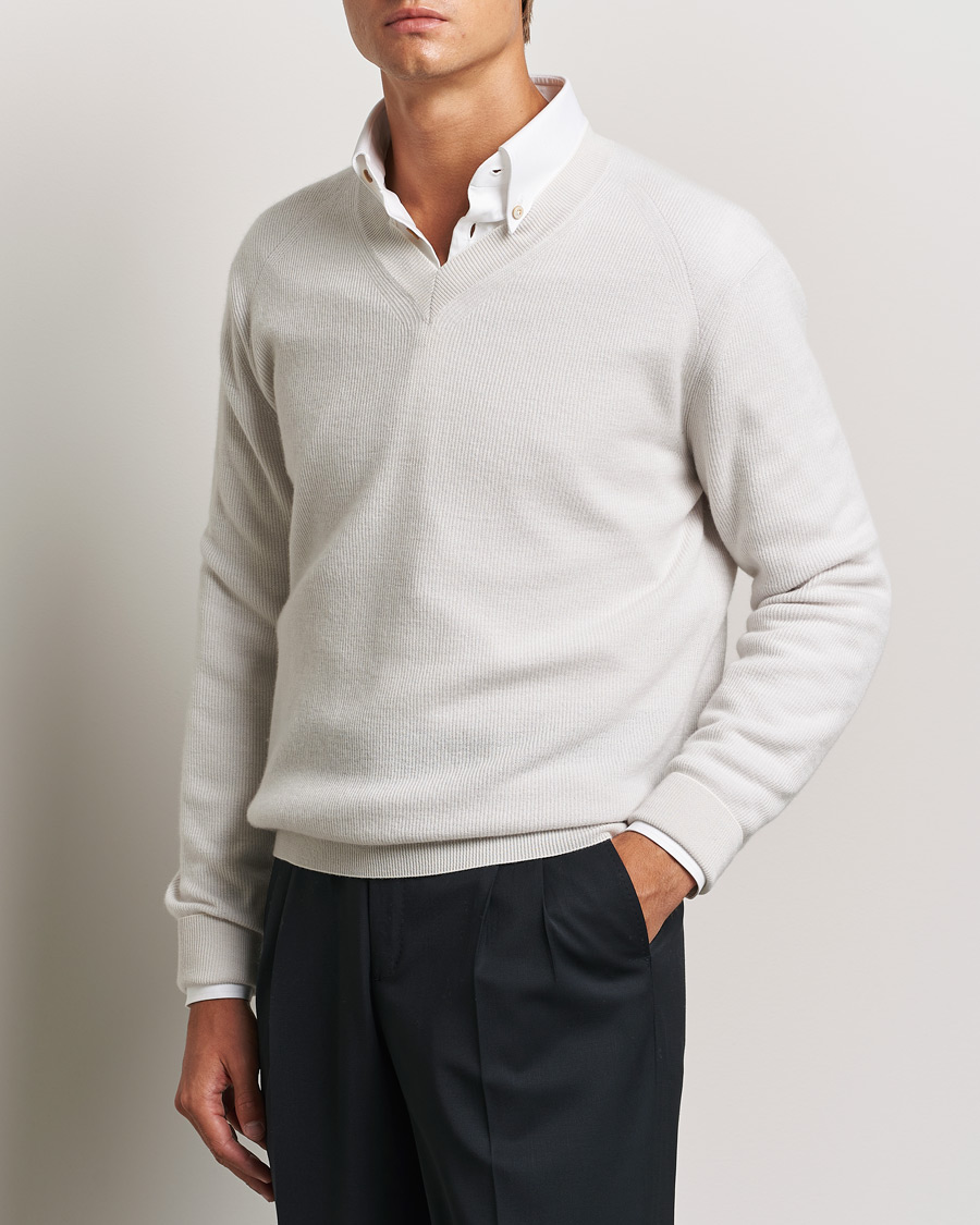 Men | Luxury Classics | Brioni | Rib Cashmere V-Neck Sweater Light Grey