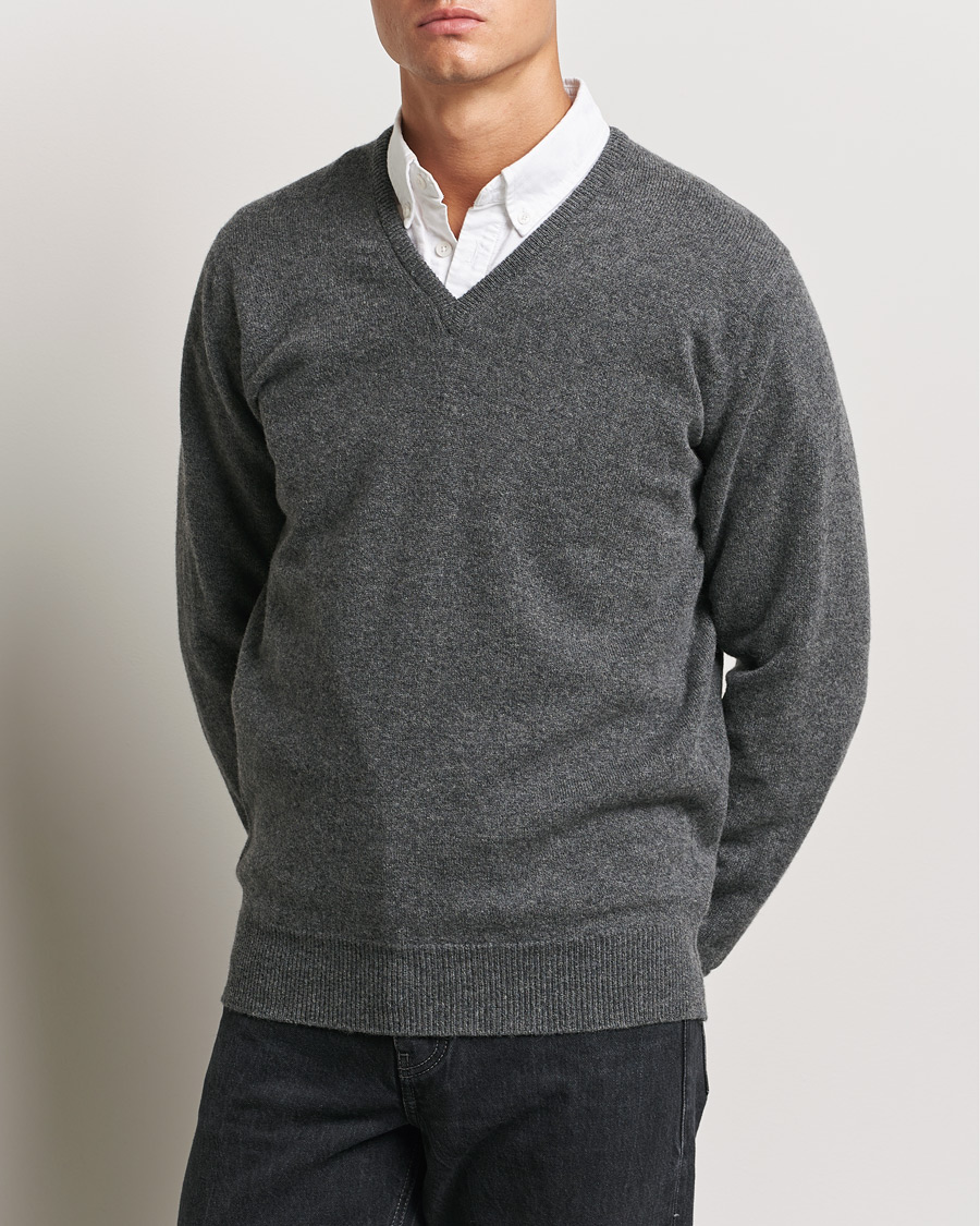 Men | Clothing | William Lockie | Rob Lambswool V-Neck Cliff