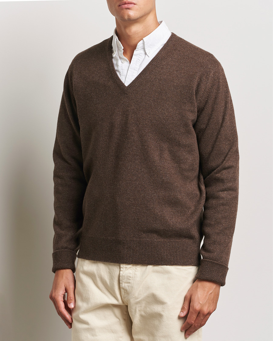 Men | Sweaters & Knitwear | William Lockie | Rob Lambswool V-Neck Mocha