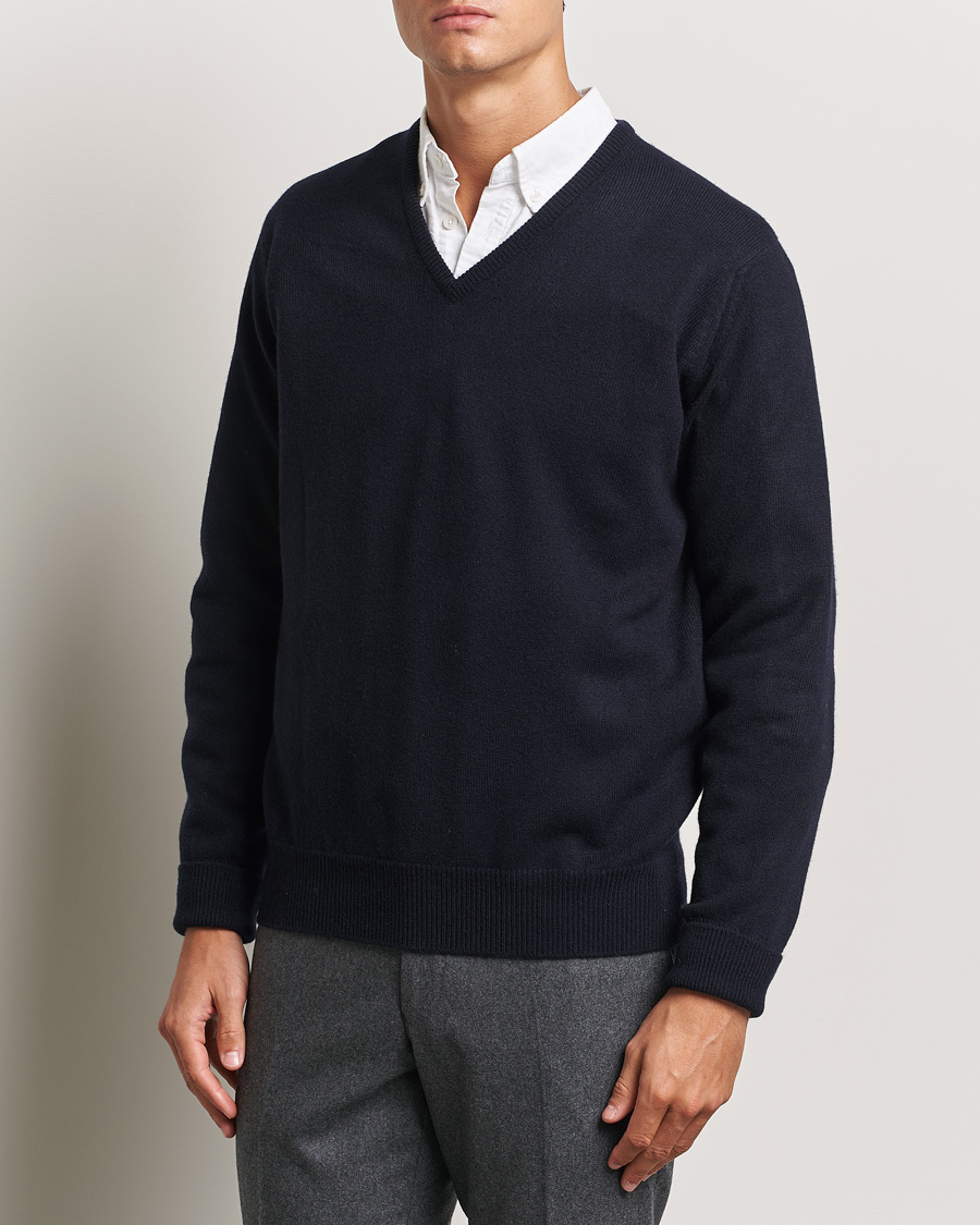 Men | William Lockie | William Lockie | Rob Lambswool V-Neck Navy