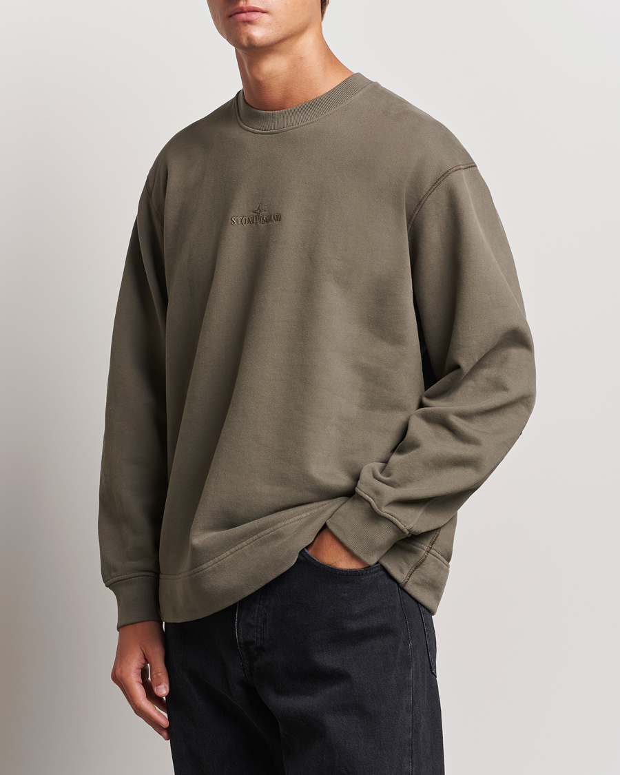 Men | Sweatshirts | Stone Island | Garment Dyed Fleece Logo Sweatshirt Walnut