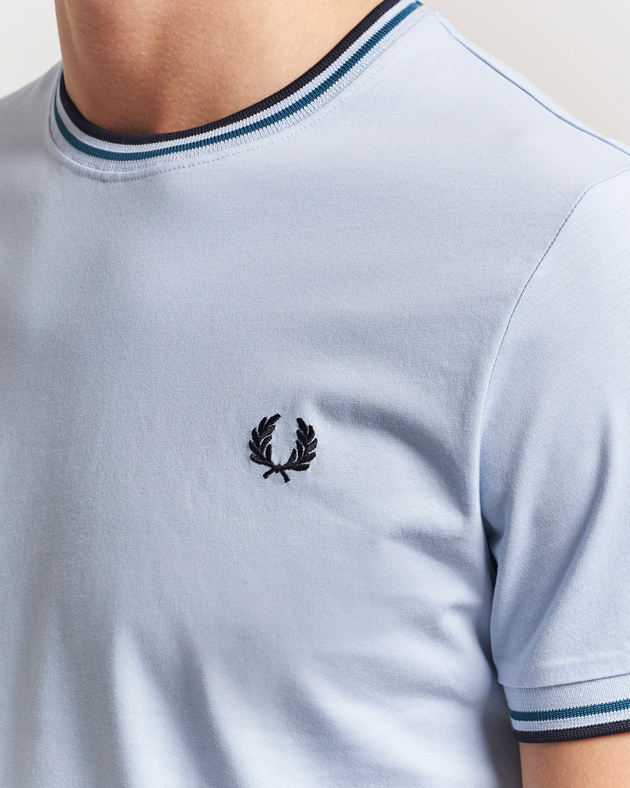 Men | T-Shirts | Fred Perry | Twin Tipped T-Shirt Light Smoke