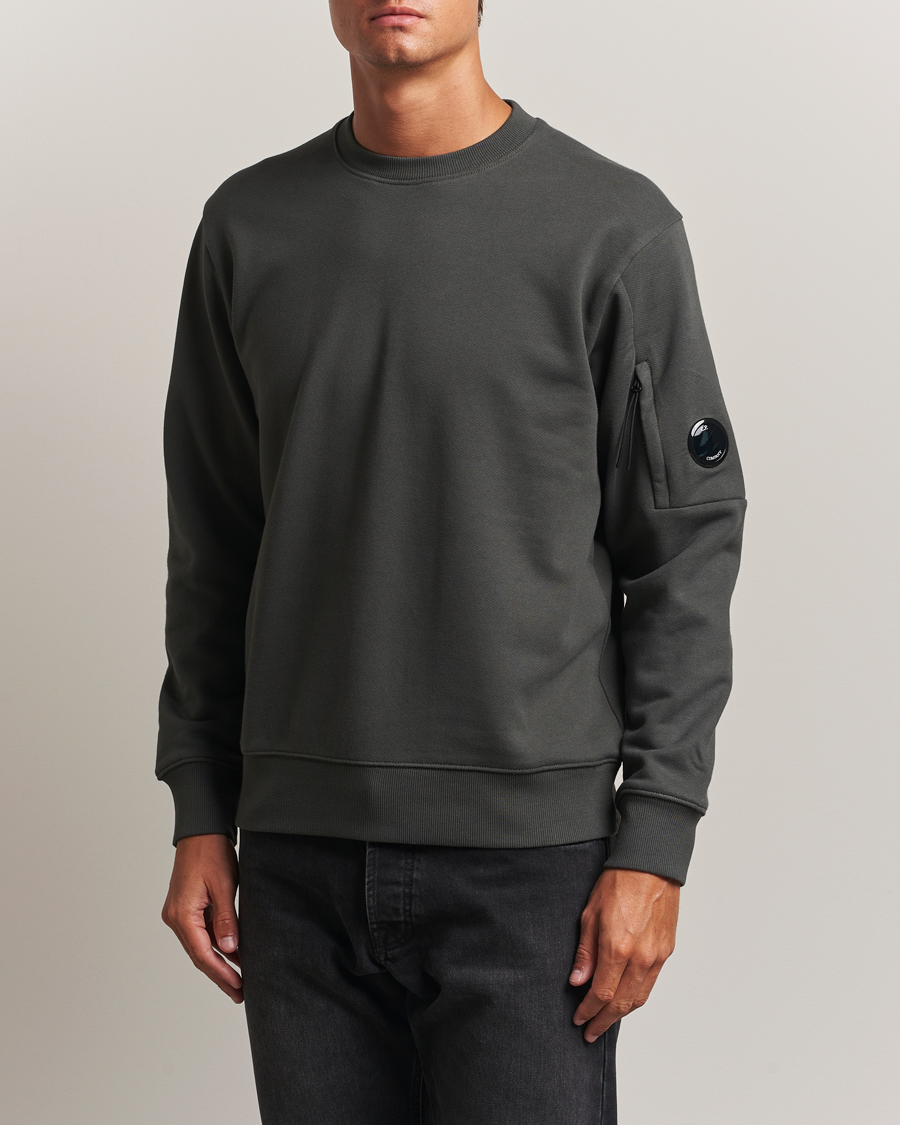 Men | Sweaters & Knitwear | C.P. Company | Diagonal Raised Fleece Lens Sweatshirt Grey