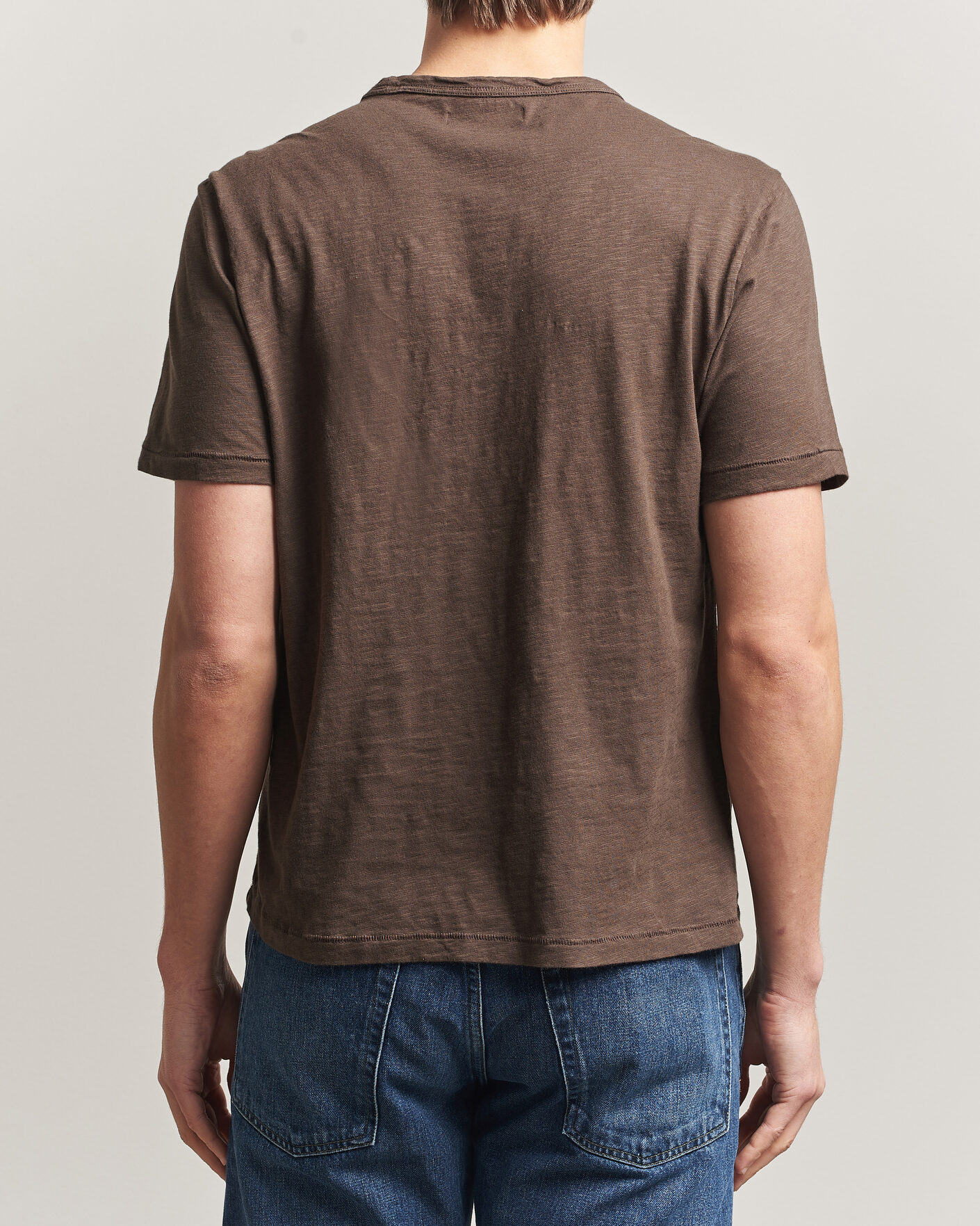 Men | T-Shirts | Merz b. Schwanen | Organic Pima Cotton Slub Crew Neck T-Shirt Chocolate